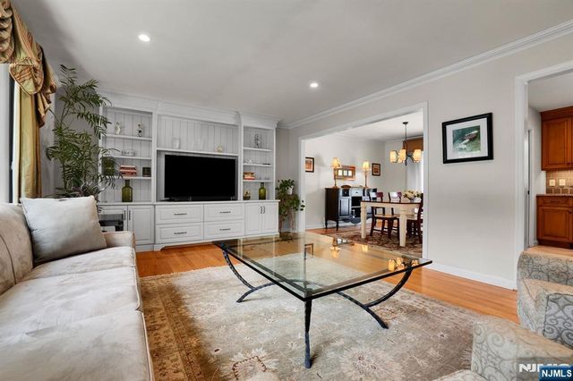 114 Wyckoff Avenue, Wyckoff, NJ 07481