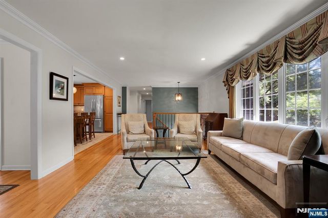 114 Wyckoff Avenue, Wyckoff, NJ 07481