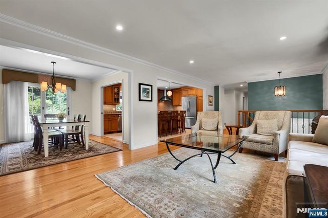 114 Wyckoff Avenue, Wyckoff, NJ 07481