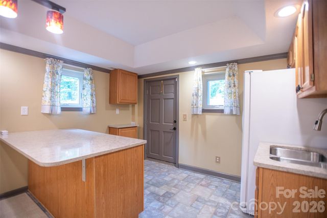 1002 Windsor Drive, Asheville, NC 28803