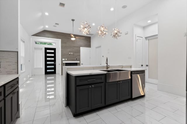 3267 Simmons Street, Houston, TX 77004