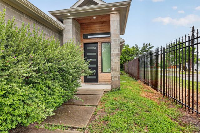 3267 Simmons Street, Houston, TX 77004