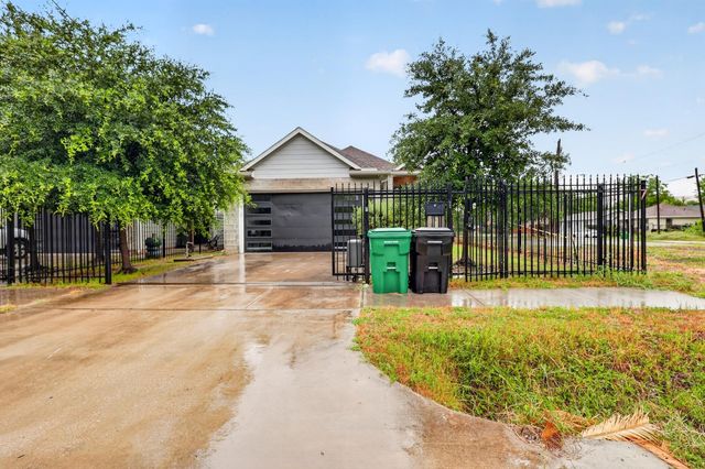 3267 Simmons Street, Houston, TX 77004
