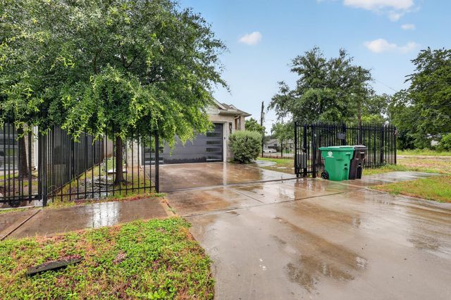 3267 Simmons Street, Houston, TX 77004
