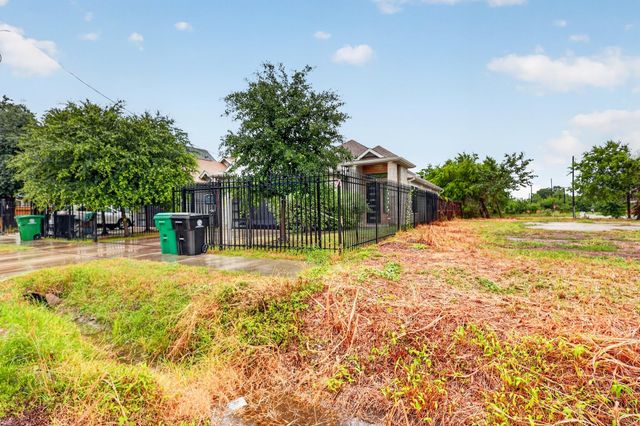 3267 Simmons Street, Houston, TX 77004