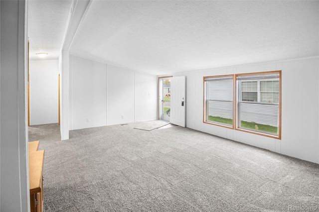 328 White Oak Lane, Augusta Charter Township, MI 48190