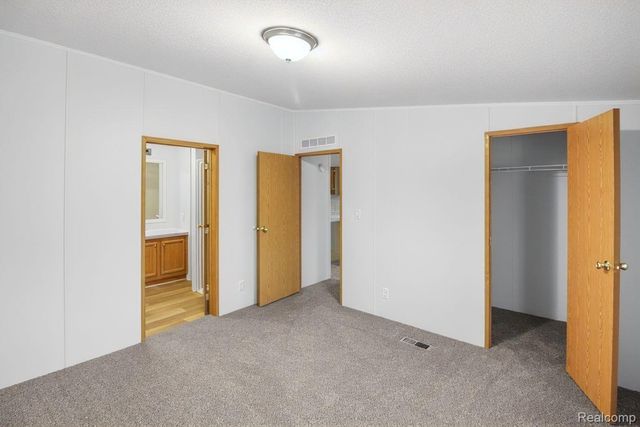 328 White Oak Lane, Augusta Charter Township, MI 48190