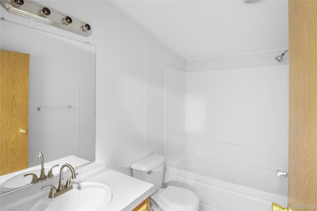 328 White Oak Lane, Augusta Charter Township, MI 48190