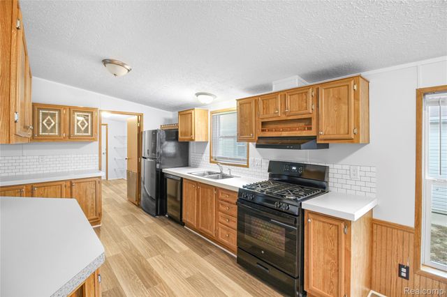 328 White Oak Lane, Augusta Charter Township, MI 48190