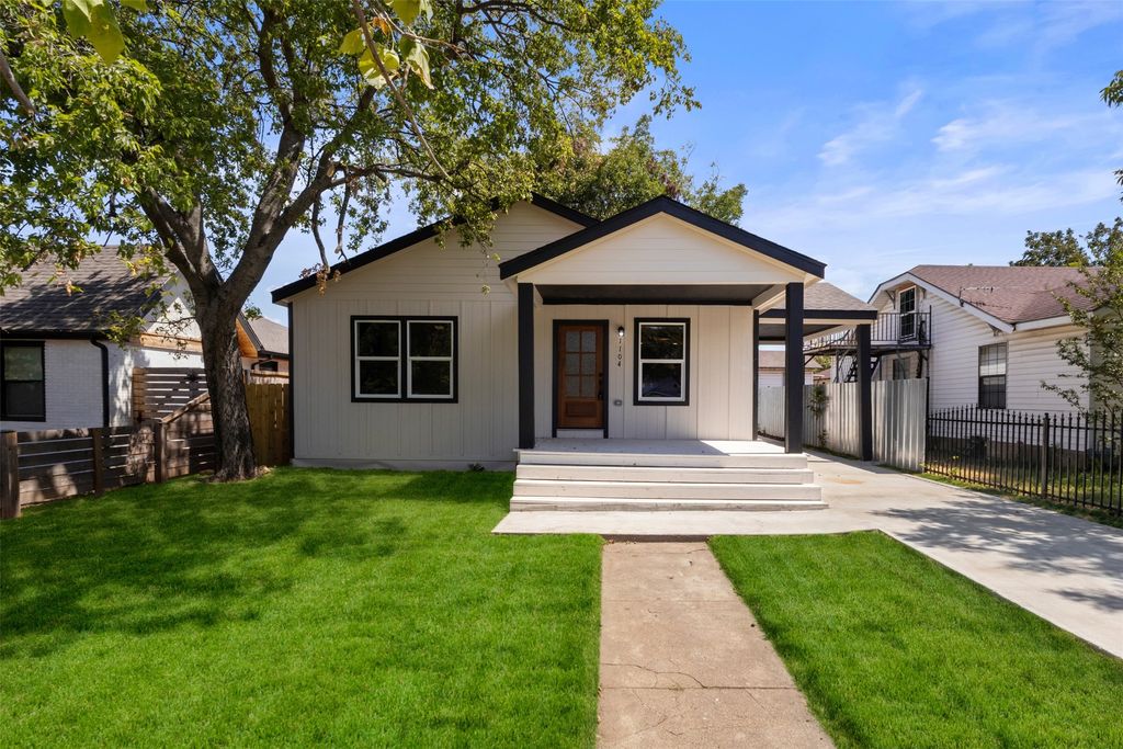 1104 S Brighton Avenue, Dallas, TX 75208 — exterior
