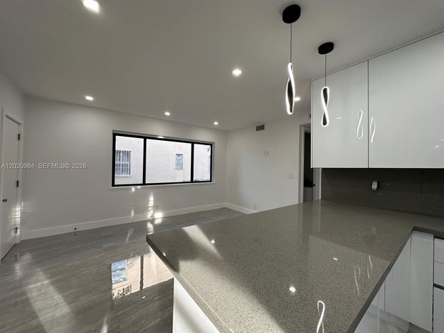 931 NW 1st St 1, Miami, FL 33128