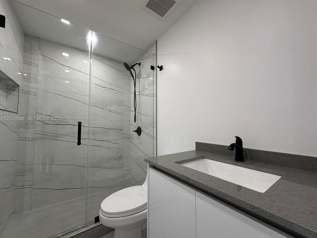 931 NW 1st St 1, Miami, FL 33128