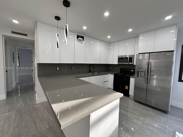 931 NW 1st St 1, Miami, FL 33128