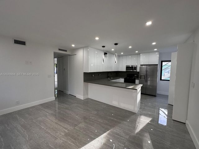 931 NW 1st St 1, Miami, FL 33128