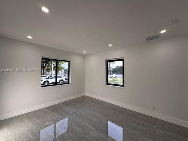 931 NW 1st St 1, Miami, FL 33128
