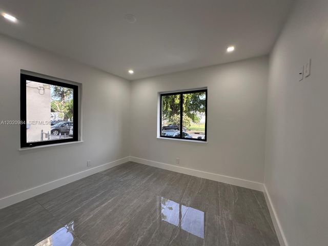 931 NW 1st St 1, Miami, FL 33128