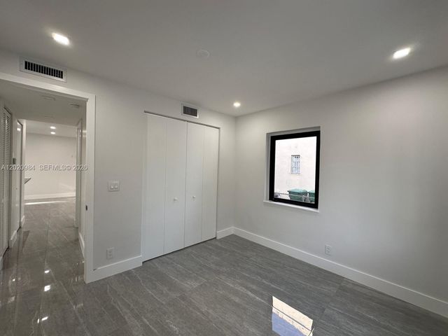 931 NW 1st St 1, Miami, FL 33128
