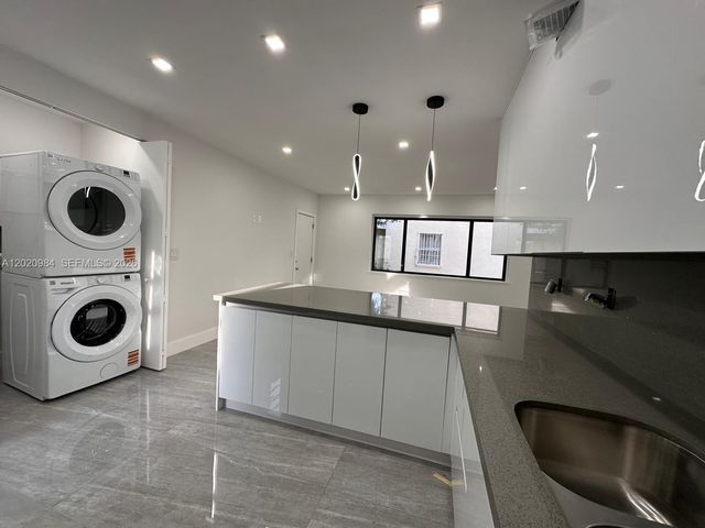931 NW 1st St 1, Miami, FL 33128
