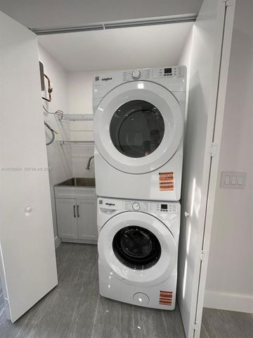 931 NW 1st St 1, Miami, FL 33128