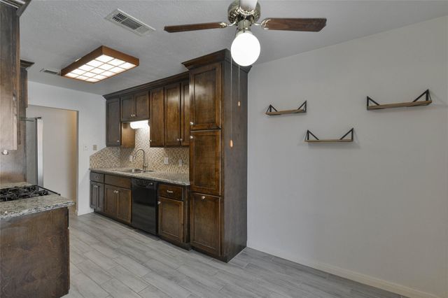 2818 Rapho Street, Crosby, TX 77532