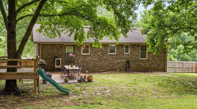 404 Warren Cir, Clarksville, TN 37040