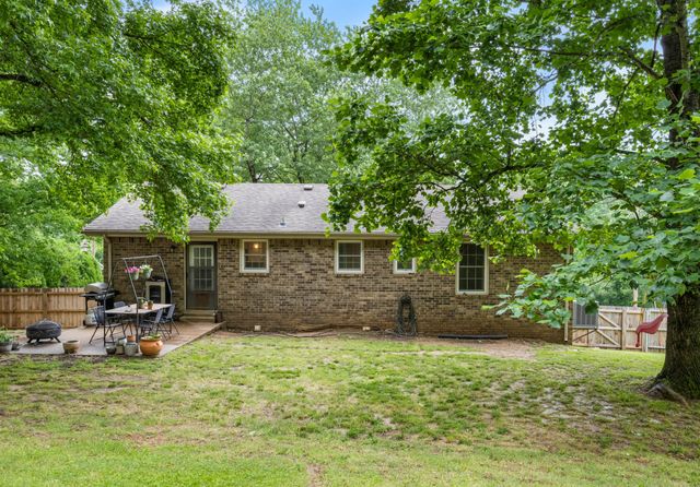 404 Warren Cir, Clarksville, TN 37040