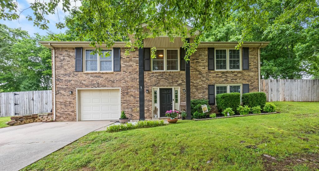 404 Warren Cir, Clarksville, TN 37040