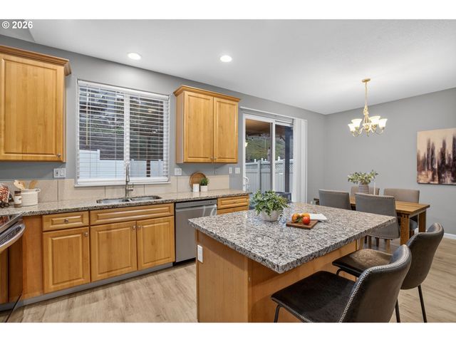 20464 HOODVIEW Ave, West Linn, OR 97068