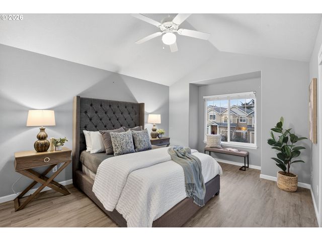 20464 HOODVIEW Ave, West Linn, OR 97068