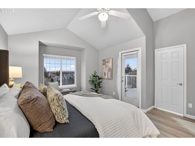 20464 HOODVIEW Ave, West Linn, OR 97068