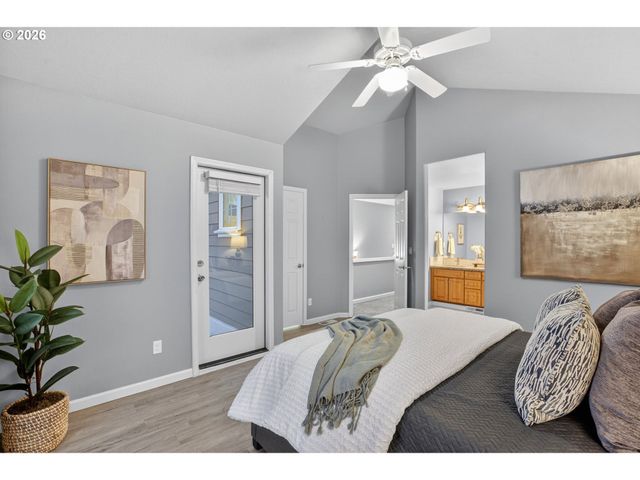 20464 HOODVIEW Ave, West Linn, OR 97068