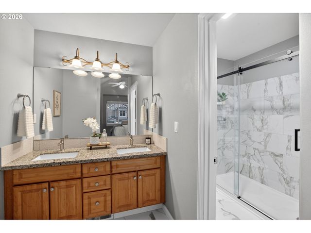 20464 HOODVIEW Ave, West Linn, OR 97068