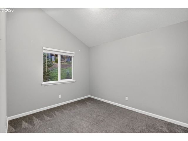 20464 HOODVIEW Ave, West Linn, OR 97068