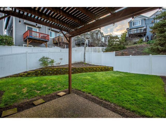 20464 HOODVIEW Ave, West Linn, OR 97068