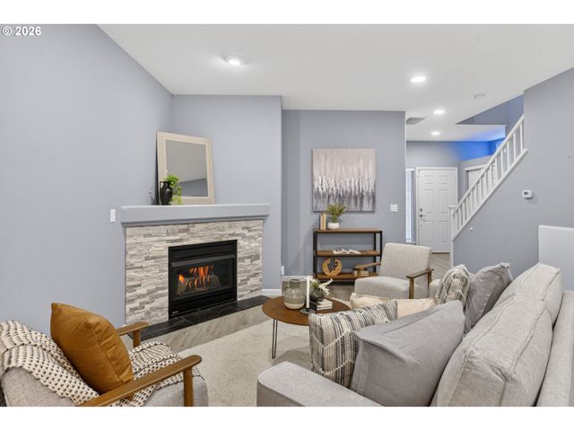 20464 HOODVIEW Ave, West Linn, OR 97068