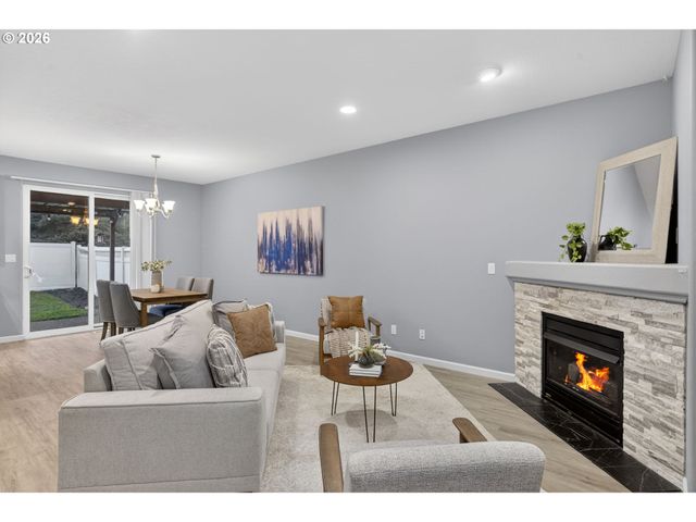 20464 HOODVIEW Ave, West Linn, OR 97068