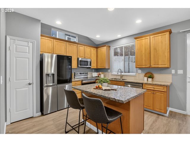 20464 HOODVIEW Ave, West Linn, OR 97068