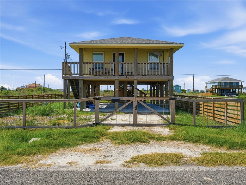 377 W Misty Oak, Rockport, TX 78382 — exterior
