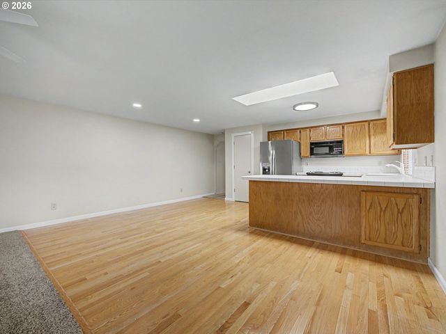 1778 N LAURELWOOD Loop, Canby, OR 97013