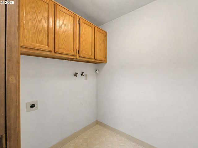 1778 N LAURELWOOD Loop, Canby, OR 97013