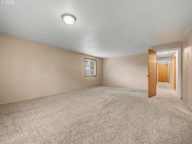 1778 N LAURELWOOD Loop, Canby, OR 97013