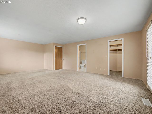 1778 N LAURELWOOD Loop, Canby, OR 97013