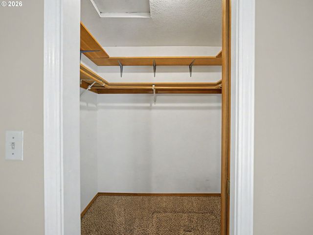 1778 N LAURELWOOD Loop, Canby, OR 97013