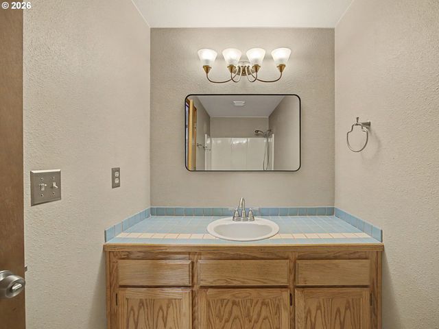 1778 N LAURELWOOD Loop, Canby, OR 97013