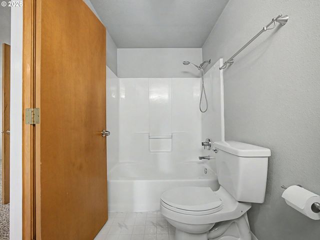 1778 N LAURELWOOD Loop, Canby, OR 97013