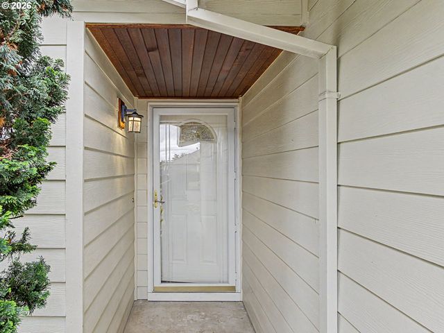 1778 N LAURELWOOD Loop, Canby, OR 97013