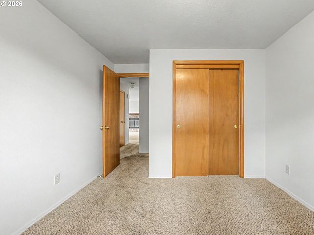 1778 N LAURELWOOD Loop, Canby, OR 97013