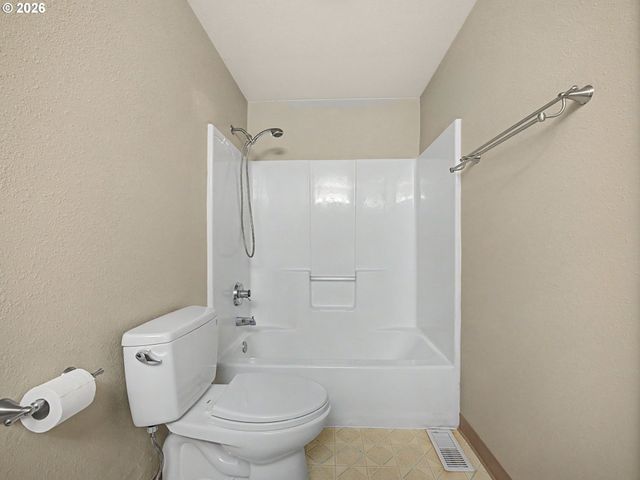 1778 N LAURELWOOD Loop, Canby, OR 97013