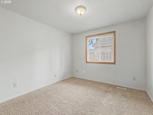 1778 N LAURELWOOD Loop, Canby, OR 97013