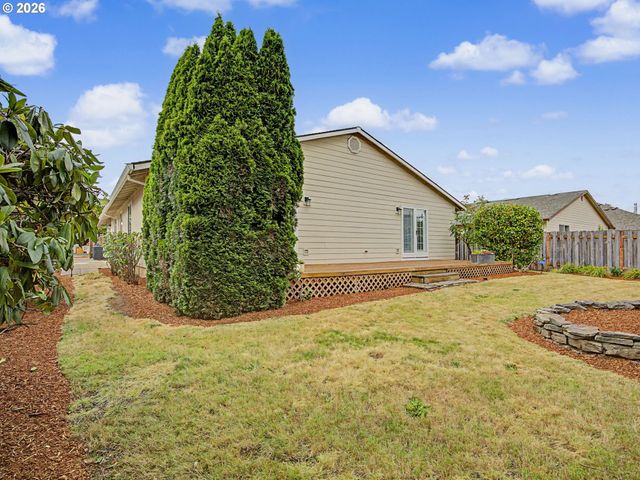 1778 N LAURELWOOD Loop, Canby, OR 97013